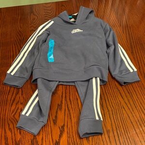 NWT Adidas sweat pant outfit for kid size 4T
